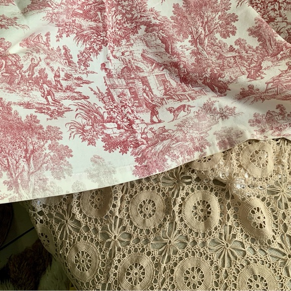 Vintage Toile French Country Life
Window Valance Red On White Rod
Pocket USA - Picture 15 of 16